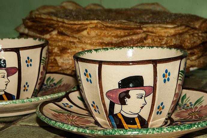 Breton crêpes and crockery