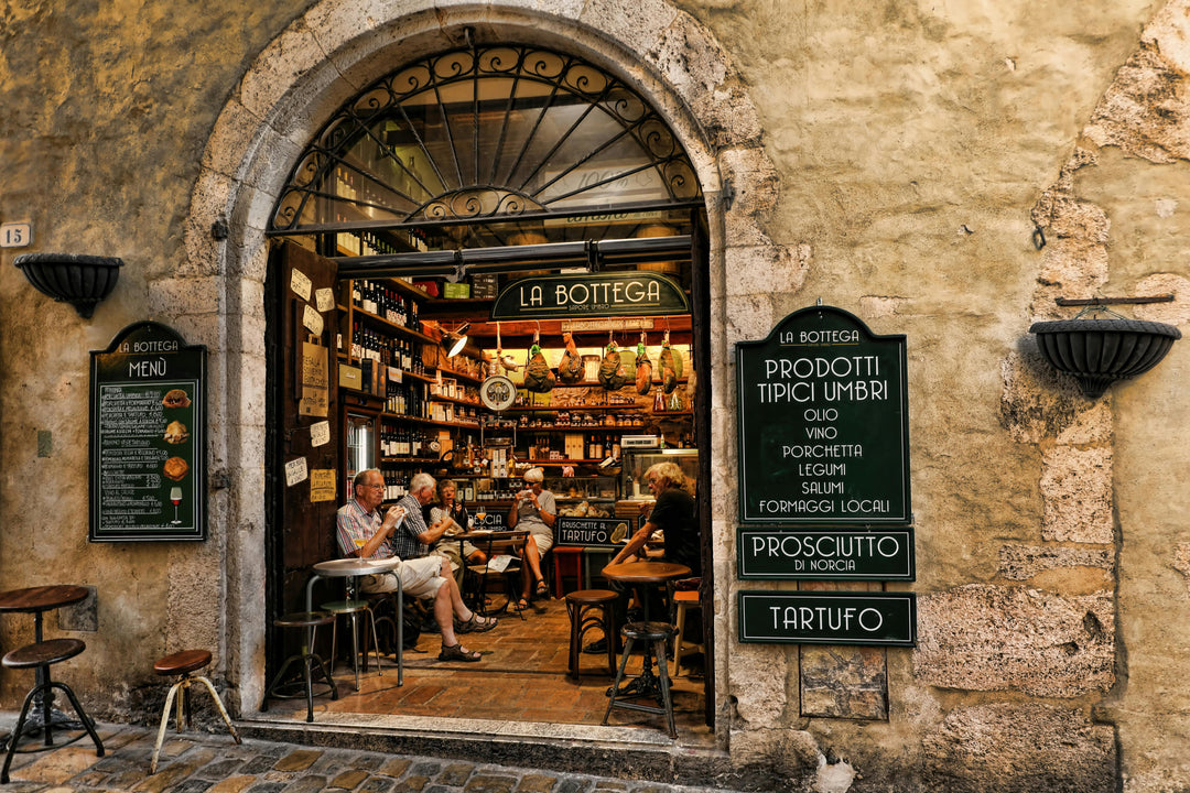 Photo by Gildo Cancelli: https://www.pexels.com/photo/entrance-to-la-botega-bar-14582665/