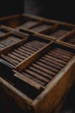 <caption><a href="https://cigaremperor.com/">Cigar image by kind agreement of Cigar Emperor Ltd</a><caption>